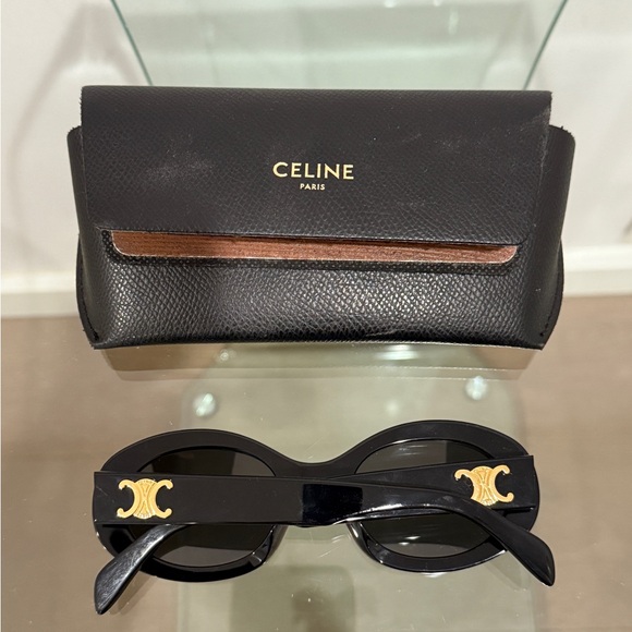 CELINE Triomphe Oval Sunglasses in black - 52mm - Picture 2 of 5